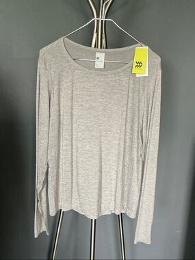 Light Gray Long-Sleeve Crew Neck Top
